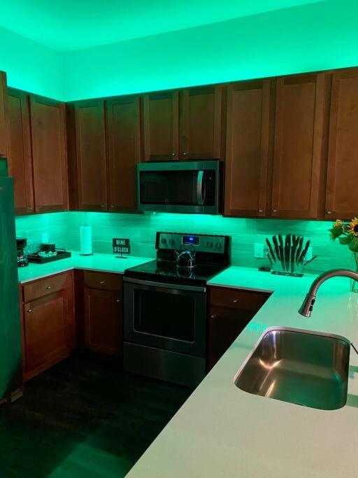 Luxury Apartment With King Bed And Pool And Free Parking 4 Houston Exterior foto